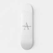 Elegantes White & Gray Monogramm Skateboard (Vorne)