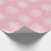 Elegantes White & Pink Snowflake Weihnachtsmuster Geschenkpapier (Ecke)