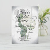 Elegantes White Rose Couple-Brautparty Einladung (Stehend Vorderseite)