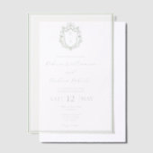 Elegantes White & Sage Green Wappen Monogram Weddi Pergament Einladungen (Versetzt)
