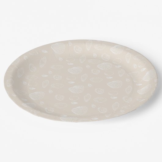 Elegantes White Seashells Beige Muster Pappteller (Schrägansicht)