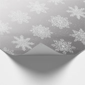 Elegantes White & Silver Snowflake Weihnachtsmuste Geschenkpapier (Ecke)