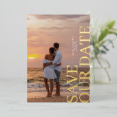 Elegantes Zwei-Foto-HochzeitsGOLD Save the Date Folieneinladung (Stehend vorne)