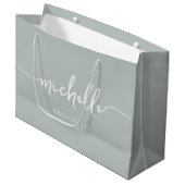 Elegantsage Green Chic Monogram Script Große Geschenktüte (Vorderseite Schrägansicht)