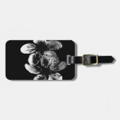 Eleganz im Kontrast: Weiße Blüten auf schwarz Gepäckanhänger (Vorderseite horizontal)