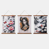 Eleganz in Bloom: Blumen und Portrait Harmonie Wandteppich Mit Holzrahmen (Dreifach)