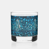 Eleganz in Motion: Aqua Seepferd über Aqua Bokeh Whiskyglas (Rechts)