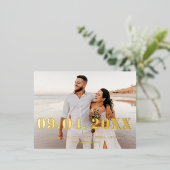 Elegent & Chic Bold Letter Wedding speichern Sie d Folie Einladungspostkarte (Stehend vorne)