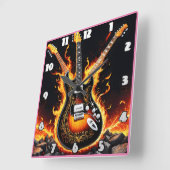 Elektrische Gitarren brachen auf der Bühne in Feue Quadratische Wanduhr (Winkel)