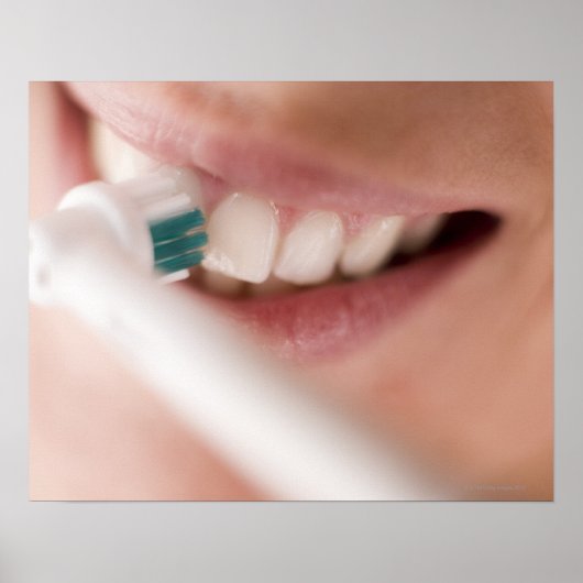 Elektrische Zahnbürste. Diese Geräte haben einen M Poster (Vorne)