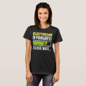 Elektro in der Entwicklung Bitte warten Sie, künft T-Shirt (Vorne ganz)