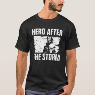 Elektrokabel-Leitungsmann Held nach dem Sturm Leit T-Shirt