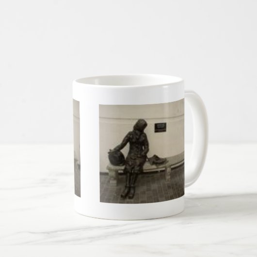 Eleonor Rigby Kaffeetasse (VorderseiteRechts)