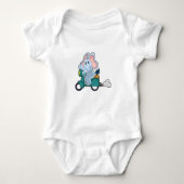 Elephant als Biker mit Scooter Baby Strampler (Vorderseite)