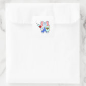Elephant bei Impfung mit Spritze Quadratischer Aufkleber (Tasche)