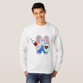 Elephant bei Impfung mit Spritze T-Shirt (Vorne ganz)