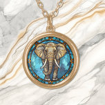 Elephant Blue Mosaic Stainglas Vergoldete Kette<br><div class="desc">Auf dieser einzigartigen Halskette ist ein Bild eines graubraunen Elefanten,  der mit einem blauen Mosaik-Buntglasuntergrund zum Betrachter geht. Eine verzierte Gestaltungsgrenze verleiht dem Raum Eleganz. Stellen Sie sicher,  dass Sie die passenden Ohrringe und Schlüsselanhänger in unserem Shop sehen.</div>