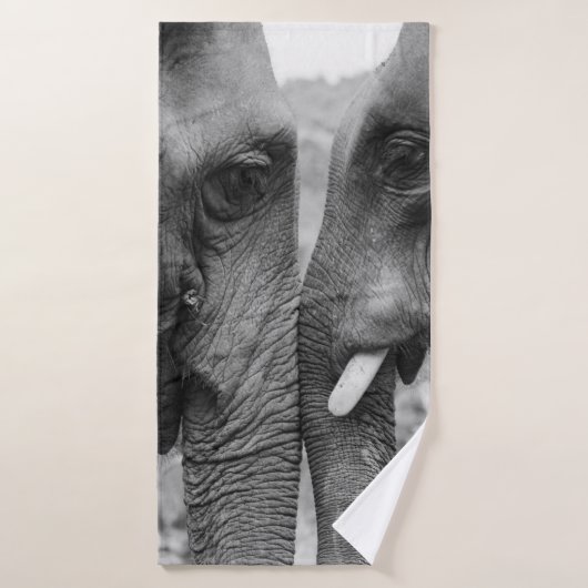 ELEPHANT COUPLE BADEHANDTUCH (Badehandtuch)