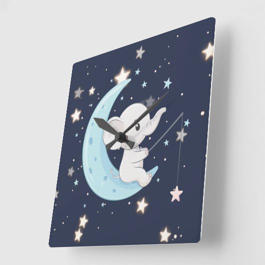 Elephant eines Babys, der nach der Uhr der Sternen (Winkel)