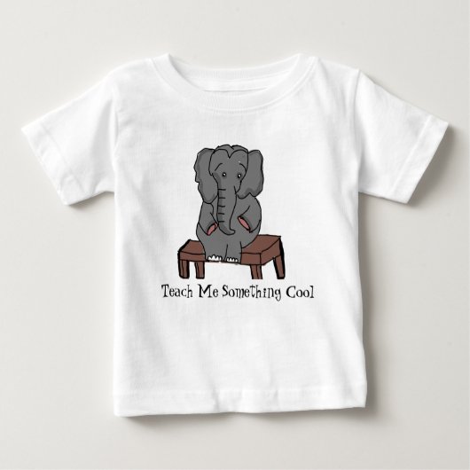 Elephant geht auf das TShirt der Schule (Vorderseite)