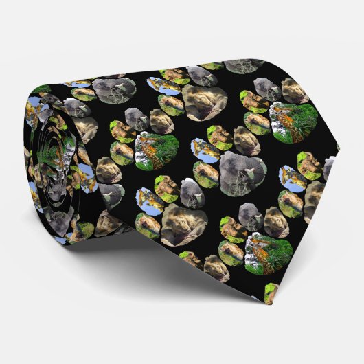 Elephant, Löwe, Giraffe Footprint Collage Neck Tie Krawatte (Gerollt)