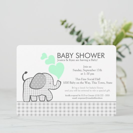 Elephant Neutral Mint und Gingham Baby Shower Einladung (Stehend Vorderseite)