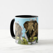 Elephant Stepping Through Paper Tasse (Vorderseite Links)