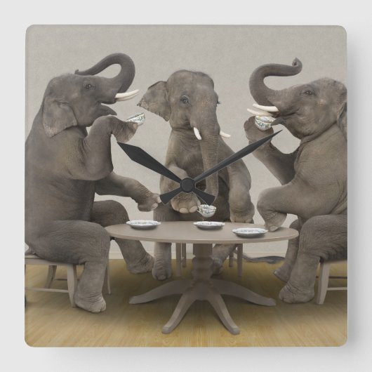 Elephants having tea party quadratische wanduhr (Vorderseite)