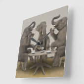 Elephants having tea party quadratische wanduhr (Winkel)