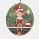 Elf auf dem Schelf Weihnachtsbaum Keramik Ornament (Links)
