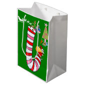 Elf Merry Christmas Gift Bags Mittlere Geschenktüte (Vorderseite Schrägansicht)