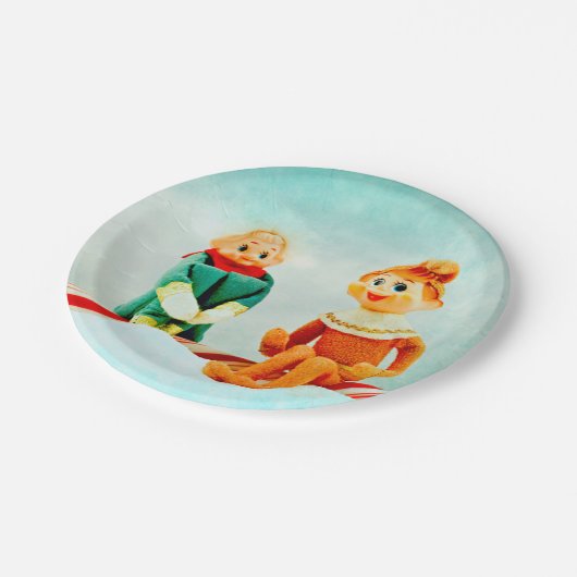 Elf Pappteller (Schrägansicht)