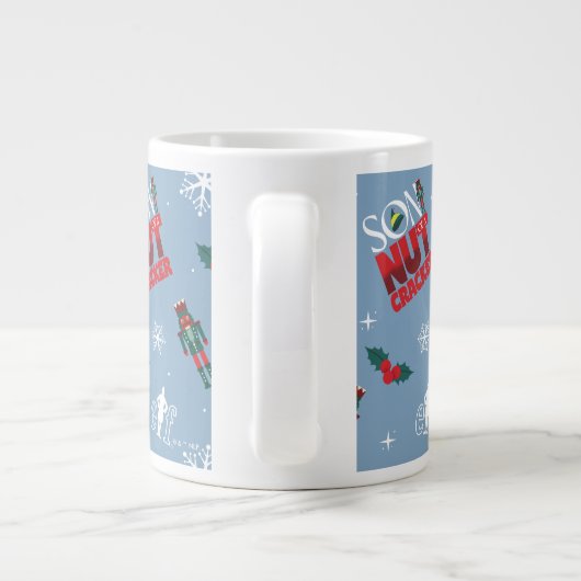 Elf "Sohn eines Nutcrackers" Wintermuster Jumbo-Tasse (Rückseite)