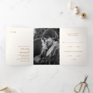 Elfenbein-Kupfer-Monogramm-Foto Moderne Hochzeit Dreifach Gefaltete Einladung