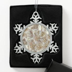Elfenbein-Rosenmuster – Elegante Blumenkunst Schneeflocken Zinn-Ornament