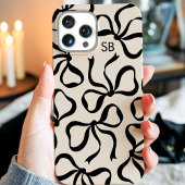 Elfenbein und schwarzes Bogenmonogramm Case-Mate iPhone Hülle