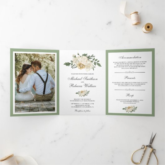 Elfenbeinblütensprecher Grüne Blätter Hochzeitsfei Dreifach Gefaltete Einladung (Innenseite)