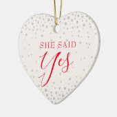 Elfenbeinkalligrafie Sie sagte ja Diamond Verlobun Keramik Ornament (Links)