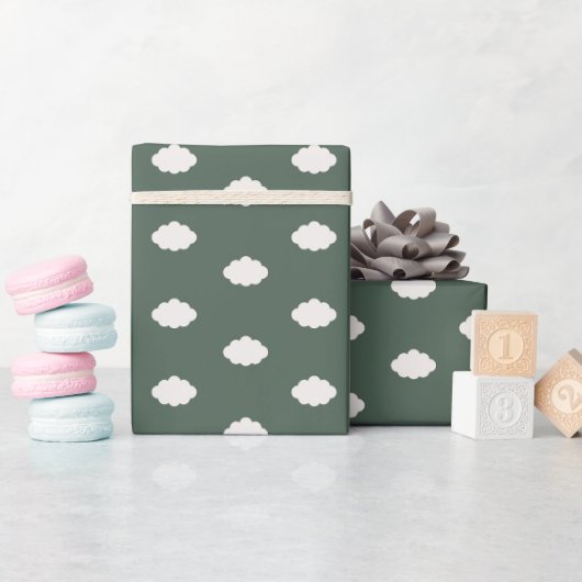 Elfenbeinwolken auf Dunkelgrün Geschenkpapier (Babyparty)