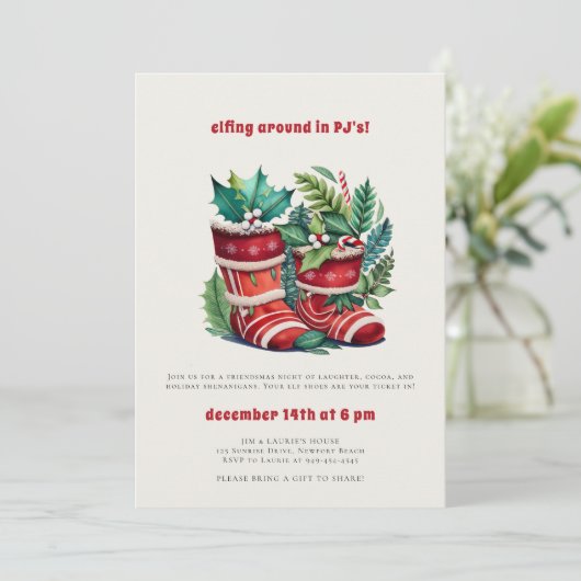 Elfing PJs Friendsmas Funny Christmas Party Einladung (Stehend Vorderseite)