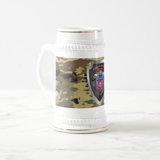 Elite 82. Im Flugzeug Abteilung Bierglas (Vorderseite Links)