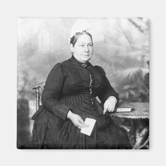 Elizabeth Ann Everest, Gruscha zu Winston Magnet (Vorne)