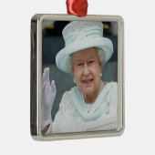 Elizabeth II., Königin des Vereinigten Königreichs Ornament Aus Metall (Rechts)