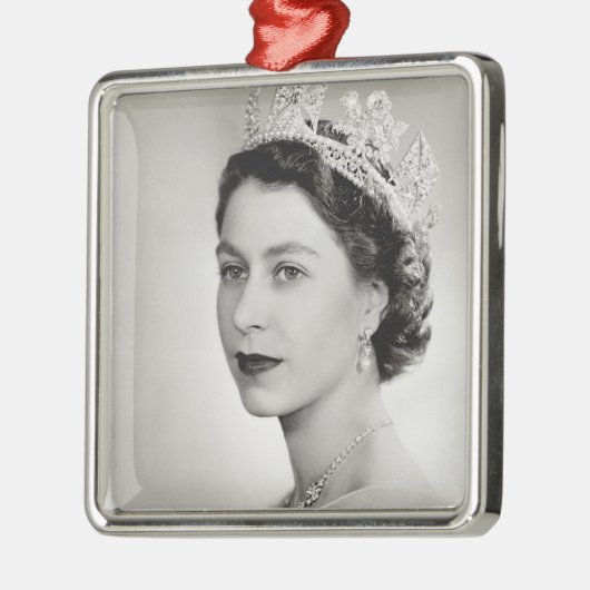 Elizabeth II., Königin des Vereinigten Königreichs Silbernes Ornament (Links)