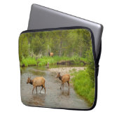 Elks überqueren den Colorado-Fluss Laptopschutzhülle (Vorderseite Links)