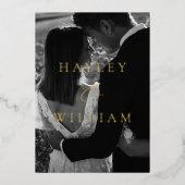 Ellesmere Black Modern Minimalistisch Wedding Folieneinladung (Vorderseite)