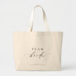 Ellesmere Minimalistisch Team Bride Jumbo Stoffbeutel<br><div class="desc">Diese Mannschaftsbride Tote-Tasche hat ein minimalistisches Design mit einer Schriftzeichen-Titel. Passen Sie jede Tasche mit dem Namen der Braut an. Die Überschrift des Skripts ist ein Bild,  das nicht bearbeitet werden kann. Für eine erweiterte Anpassung dieses Designs,  wählen Sie einfach die Schaltfläche "Anpassen" oben.</div>