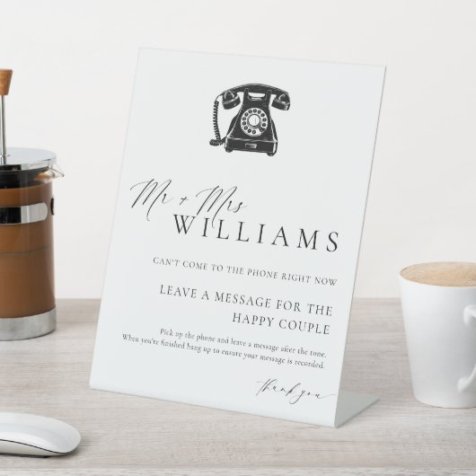 Ellesmere Modern Minimal Audio Guestbook Sockelschild (In SItu)