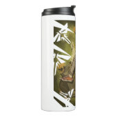 Ellie hat ein Nickerchen Thermosbecher (Nach links gedreht)