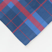 Elliott Wappen und Tartan Fleecedecke (Ecke)